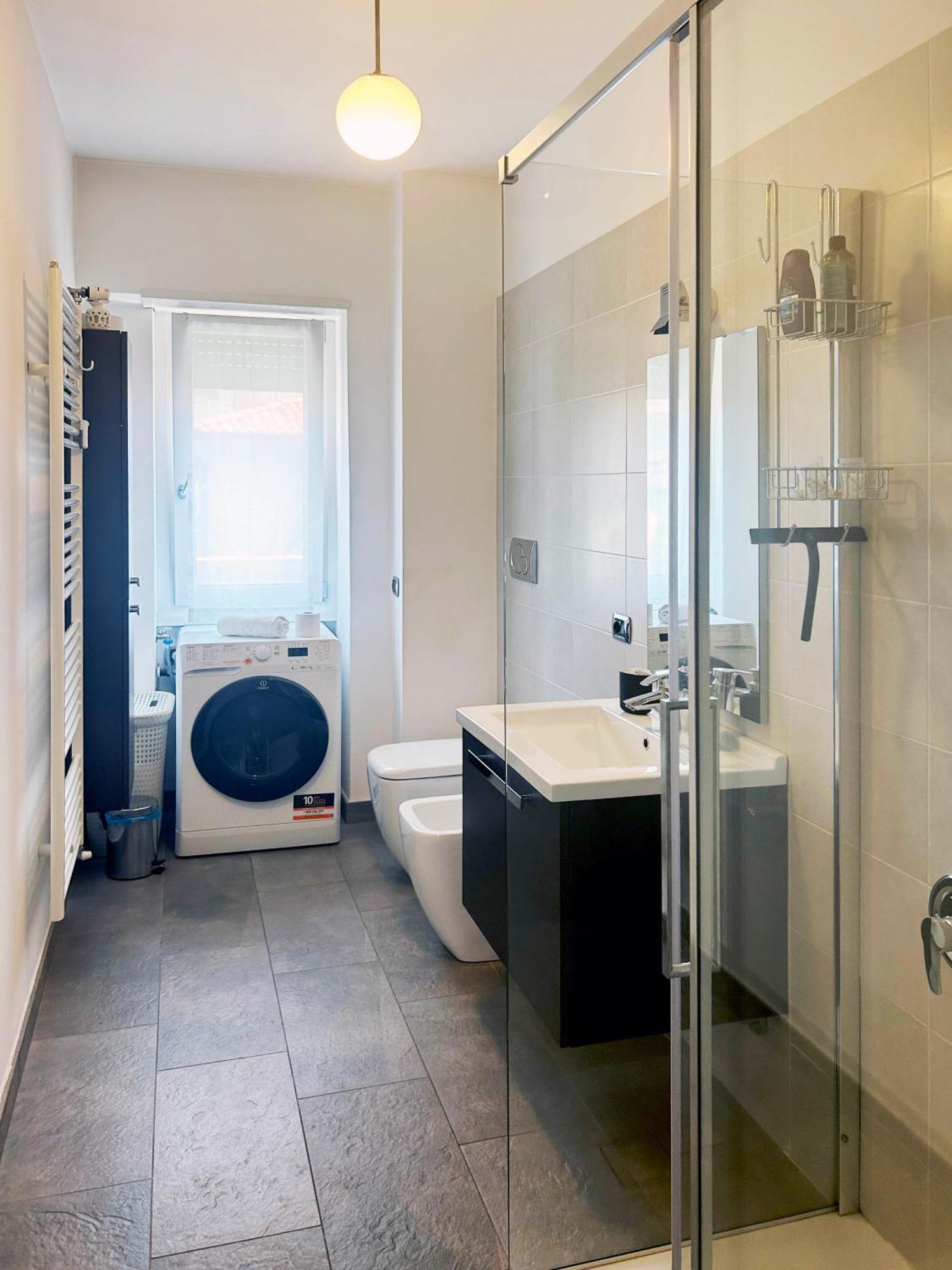 Comfortable Apartment In The Heart Of Lecco Exterior foto