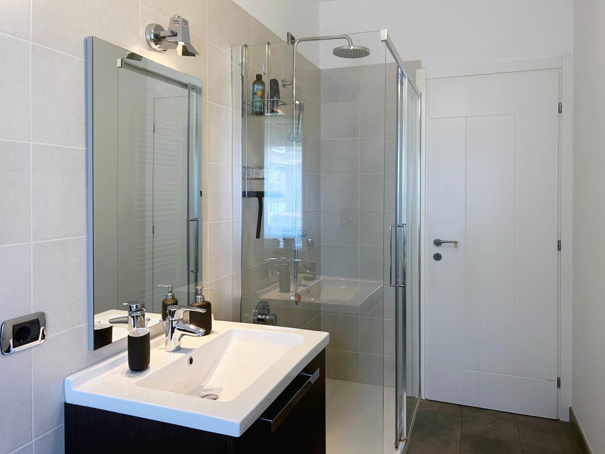 Comfortable Apartment In The Heart Of Lecco Exterior foto